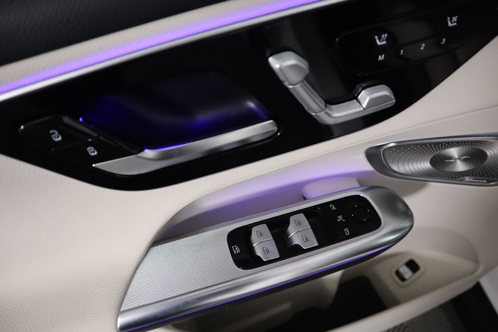 2025 Mercedes-Benz GLC 300 25