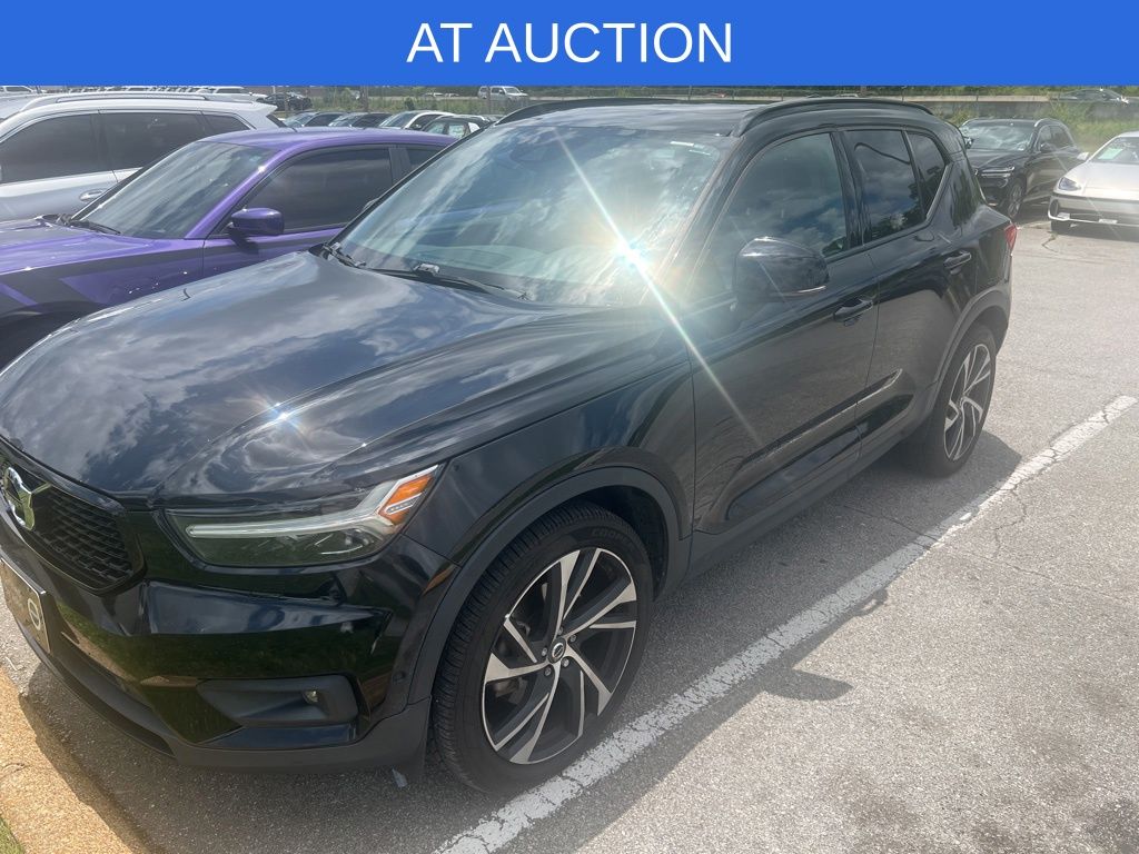 2019 Volvo XC40 T5 R-Design AWD's photo