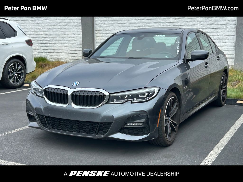 Thumbnail: 2022 BMW 3 Series - 1