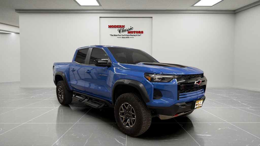Reef Blue Metallic 2025 Chevrolet Colorado Pickup Truck Four-Wheel Drive 8-Speed Automatic