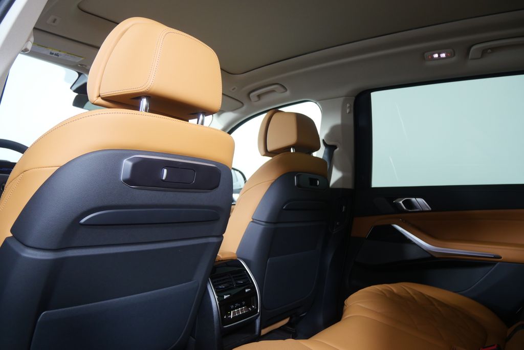 Thumbnail: 2026 BMW X7 - 19