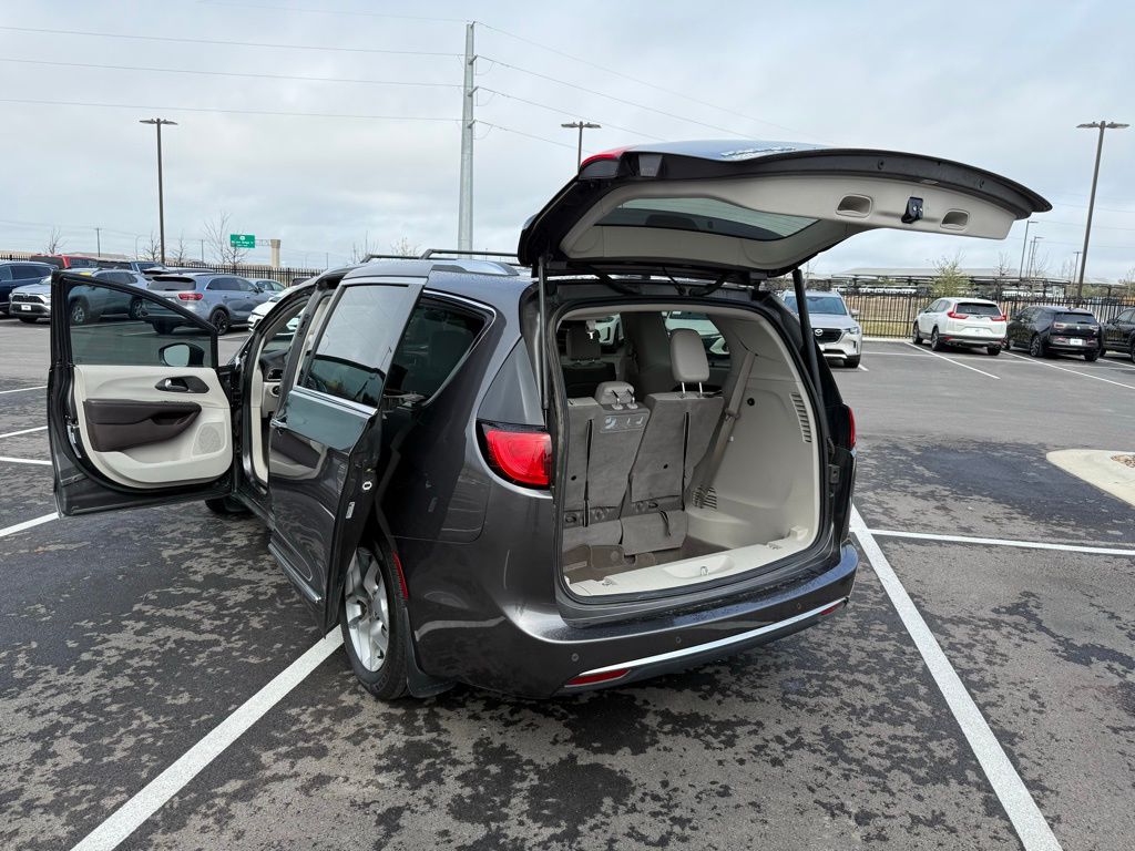 Thumbnail: 2017 Chrysler Pacifica - 26