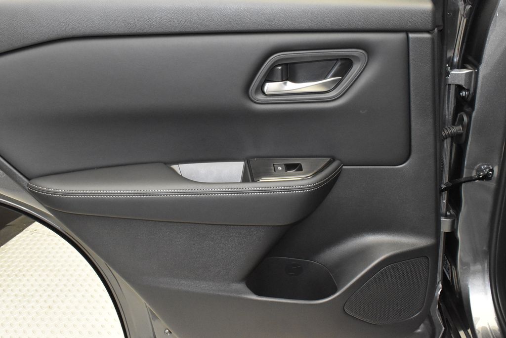 Thumbnail: 2025 Nissan Rogue - 32