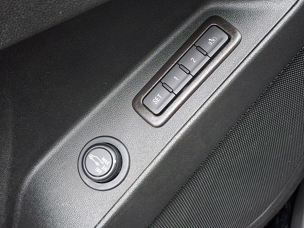 used 2023 Chevrolet Equinox car, priced at $26,213