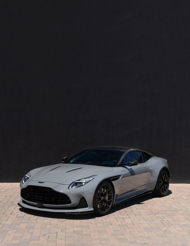 Aston Martin 2024 DB12 V8