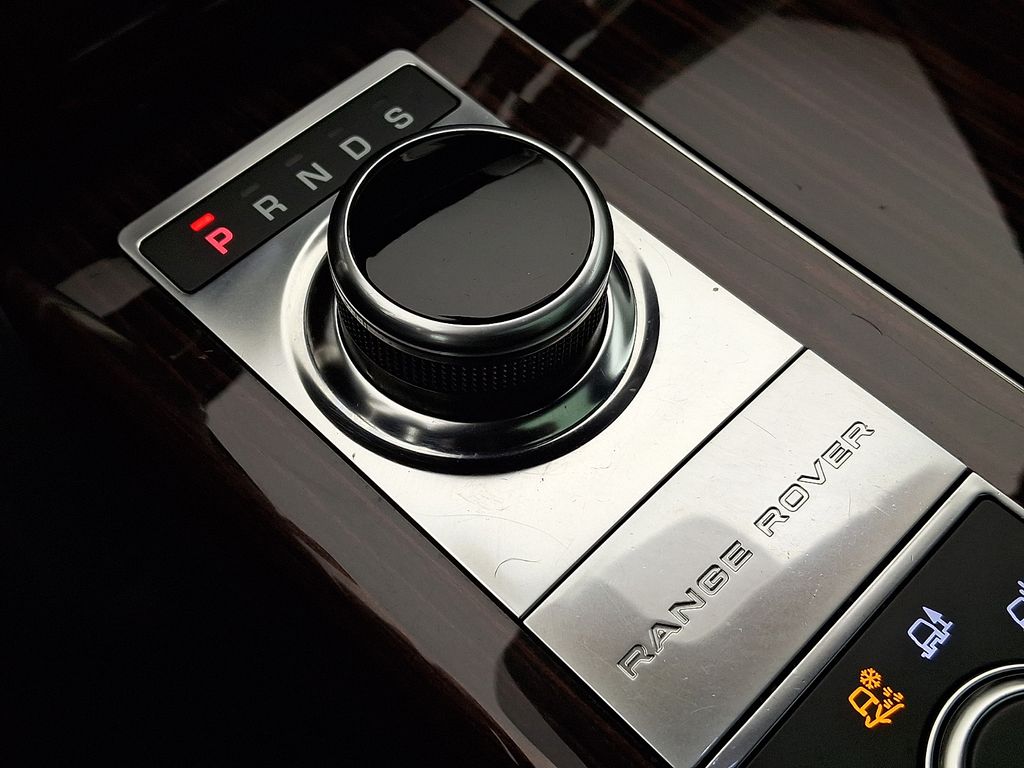 Thumbnail: 2017 Land Rover Range Rover - 16