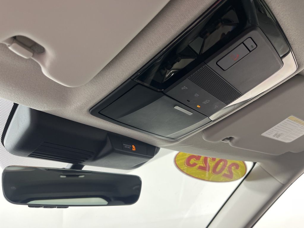 Thumbnail: 2025 Mitsubishi Outlander - 25