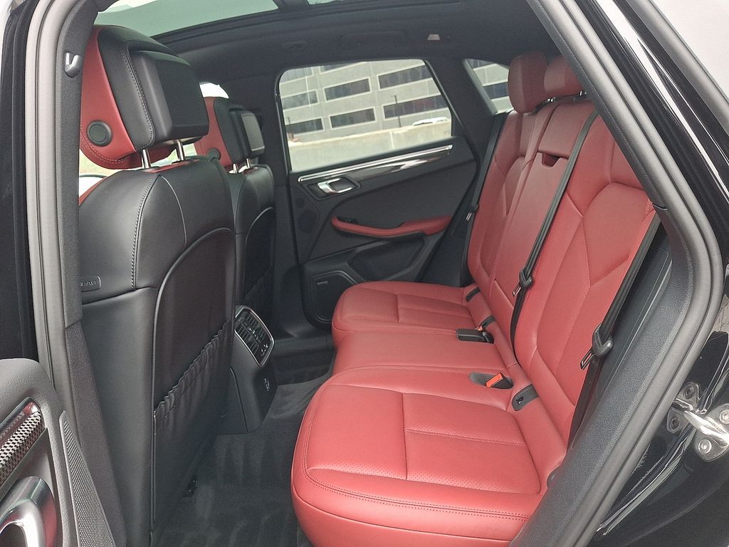 Thumbnail: 2026 Porsche Macan - 12