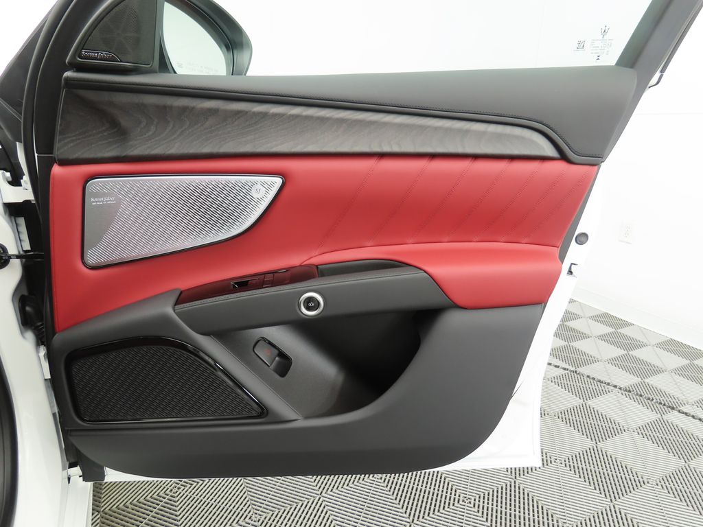 Thumbnail: 2025 Maserati Grecale - 26