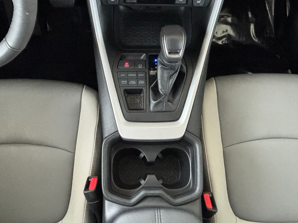 Thumbnail: 2021 Toyota RAV4 - 17