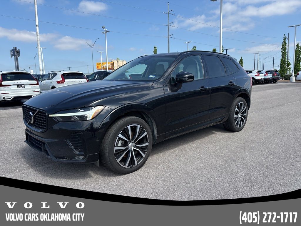 2023 Volvo XC60 B5 Plus Dark Theme