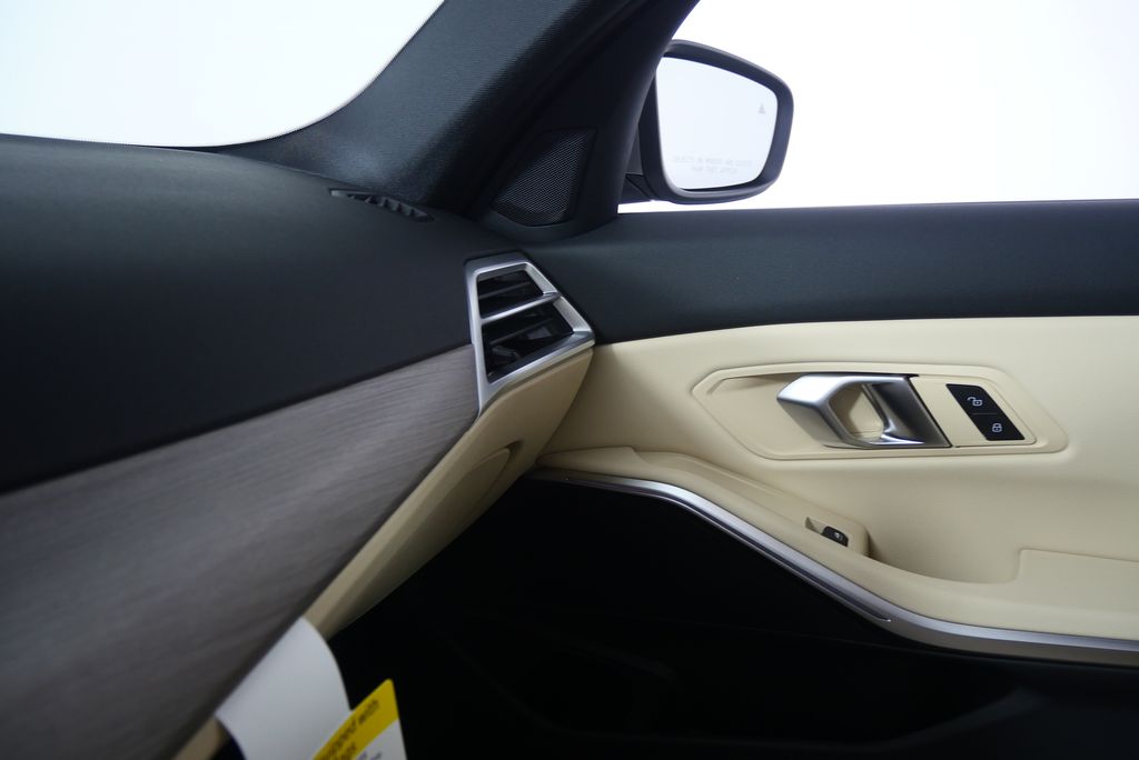 Thumbnail: 2025 BMW 3 Series - 24