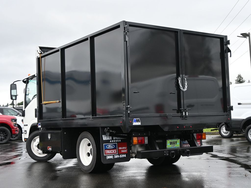 2025 Isuzu NPR HD 