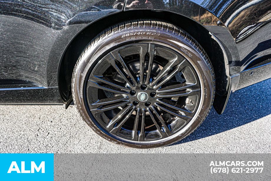 Used 2025 Black Land Rover SE image 17