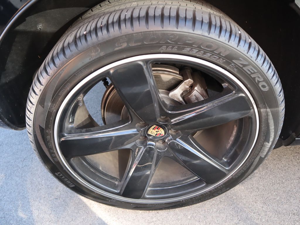 Thumbnail: 2015 Porsche Macan - 17