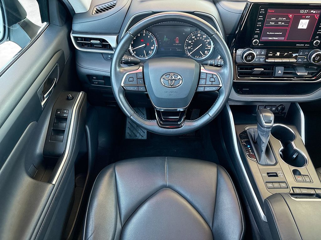 Thumbnail: 2020 Toyota Highlander - 10
