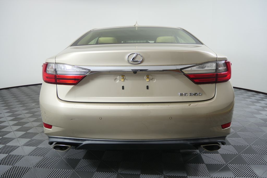 Thumbnail: 2016 Lexus ES - 4