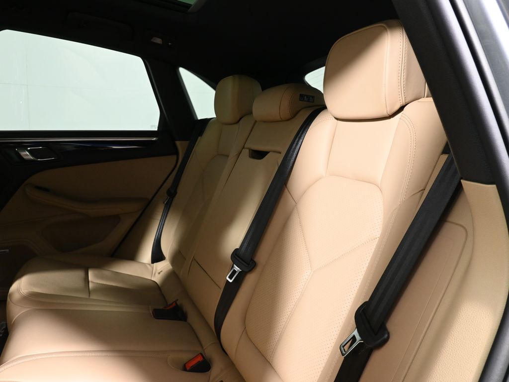 Thumbnail: 2025 Porsche Macan - 16