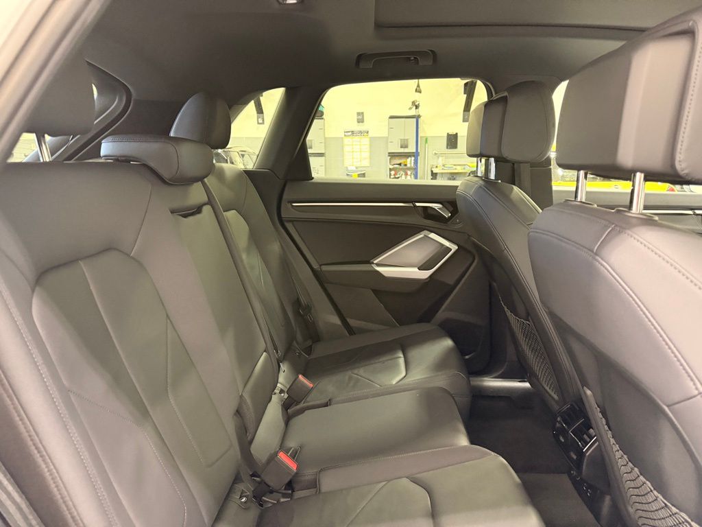 Thumbnail: 2022 Audi Q3 - 27