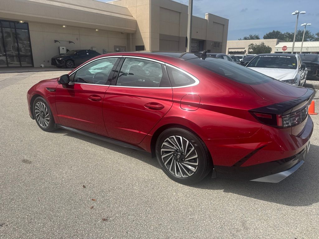 Used 2024 Red Hyundai Limited image 6