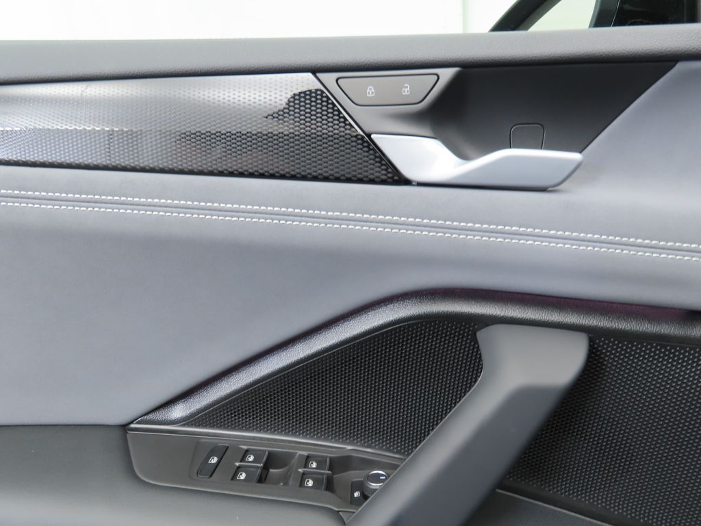 2025 Volkswagen Tiguan SE R-Line Black 24