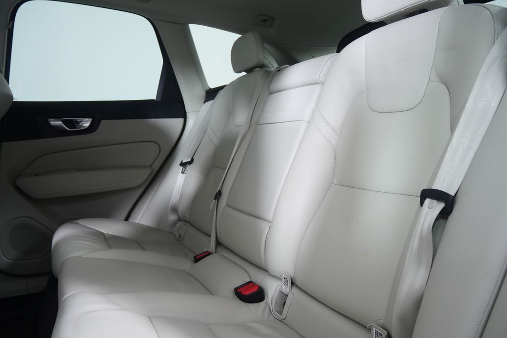 Thumbnail: 2021 Volvo XC60 - 15