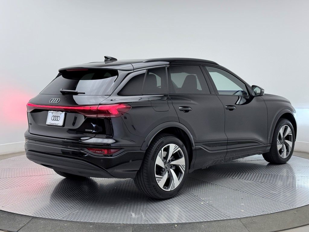 Thumbnail: 2025 Audi Q6 e-tron - 13