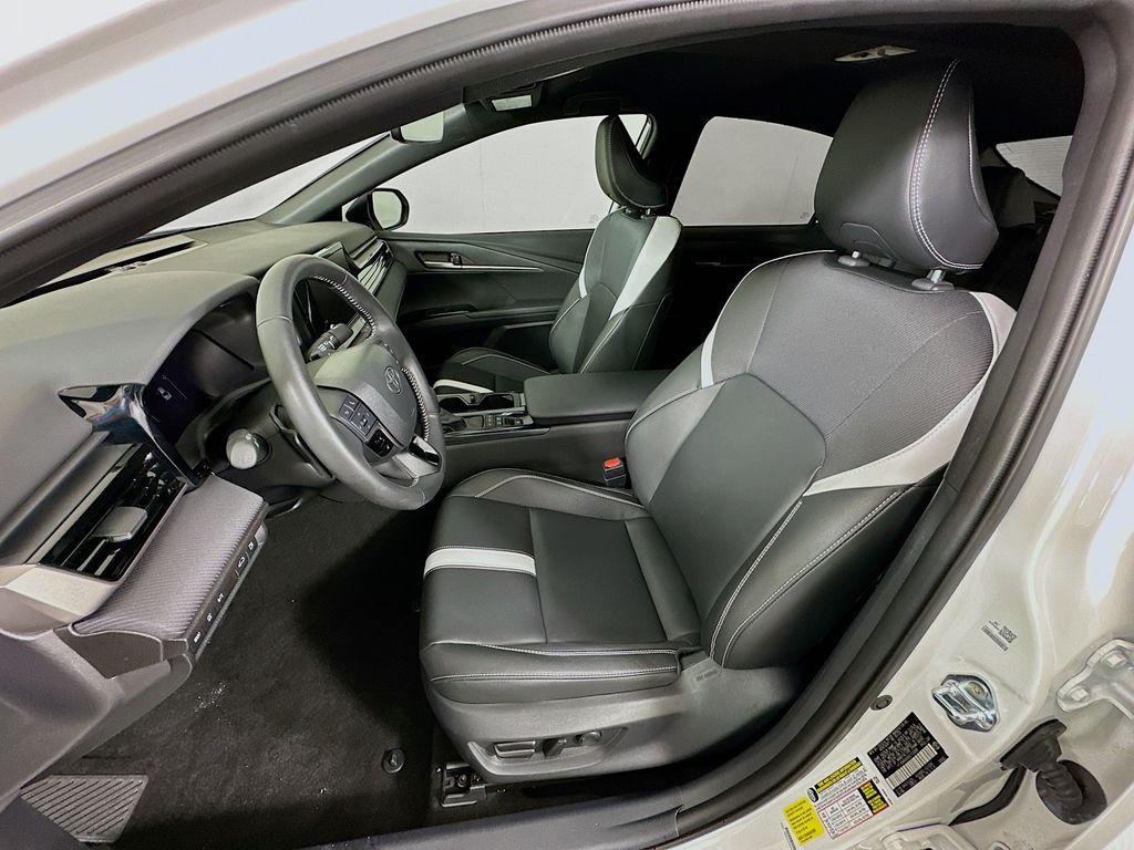 Thumbnail: 2025 Toyota Camry - 21