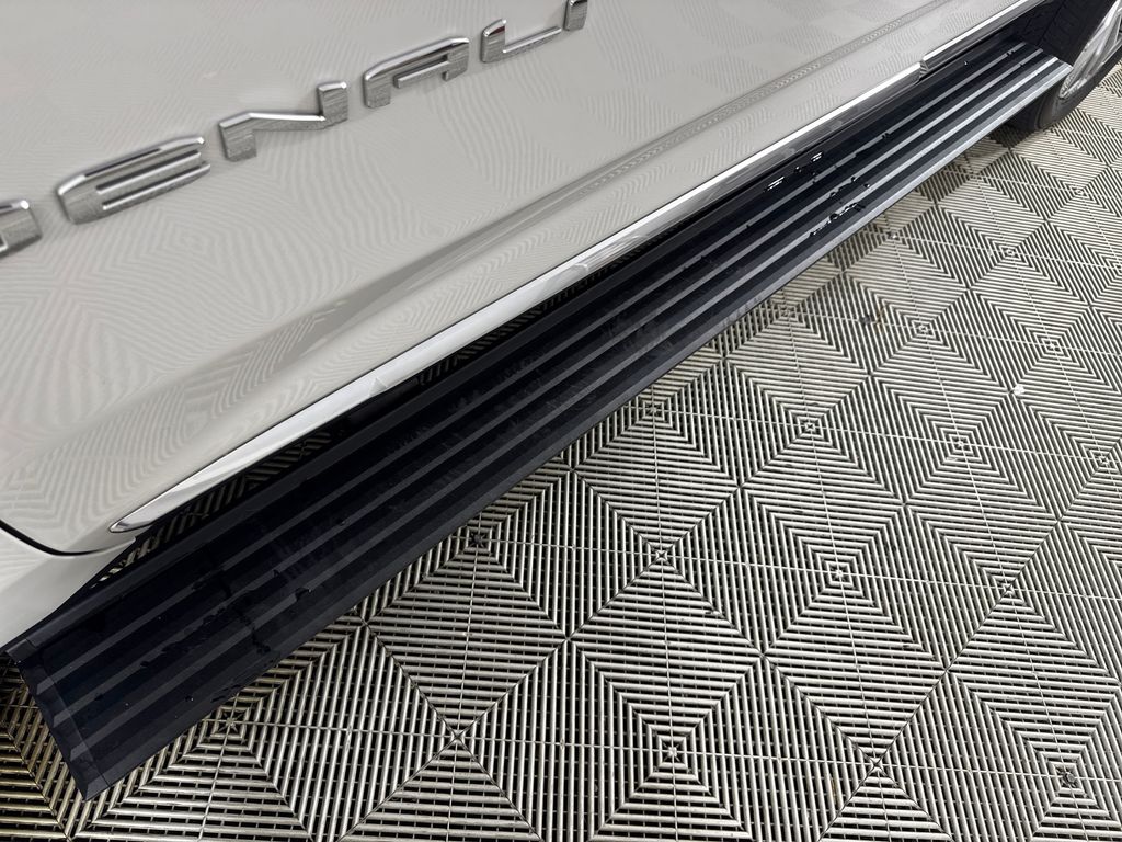 2023 White Frost Tricoat GMC Yukon Denali RWD SUV