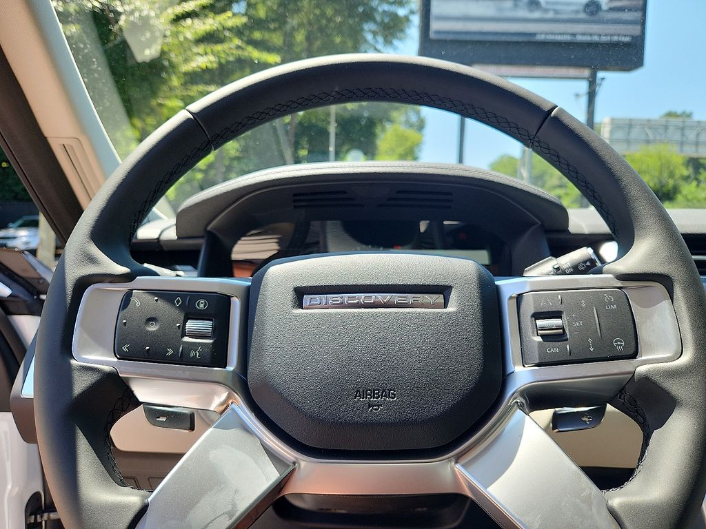 Thumbnail: 2025 Land Rover Discovery - 9