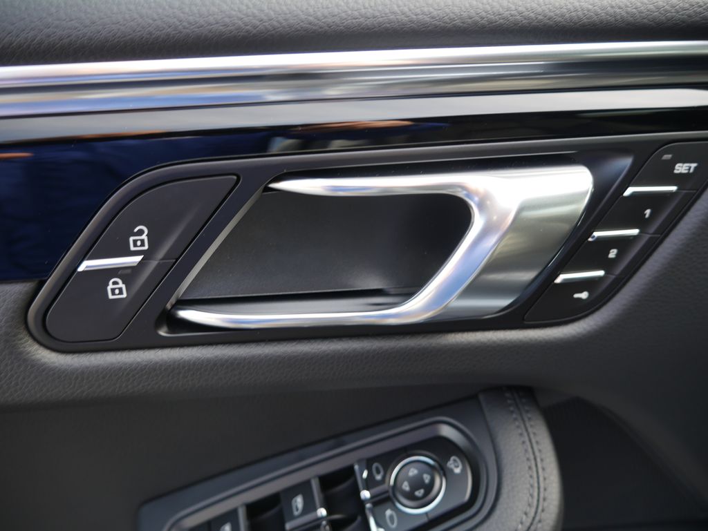 Thumbnail: 2026 Porsche Macan - 18