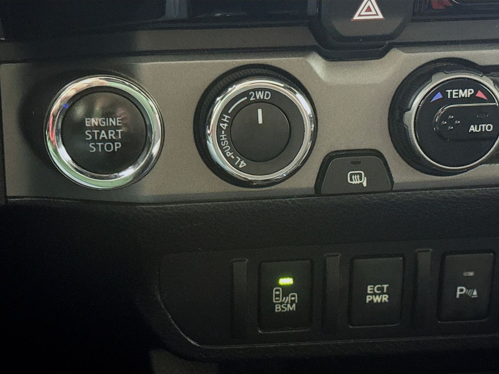 2017 Toyota Tacoma TRD Off-Road photo
