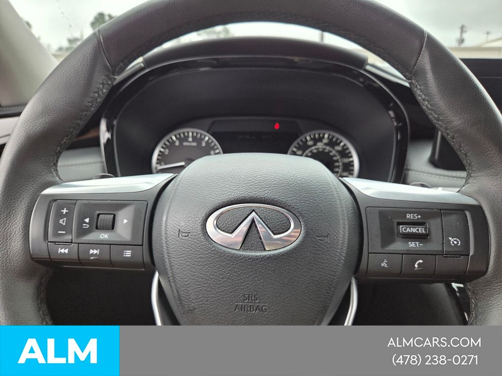 Used 2024 White INFINITI PURE image 23