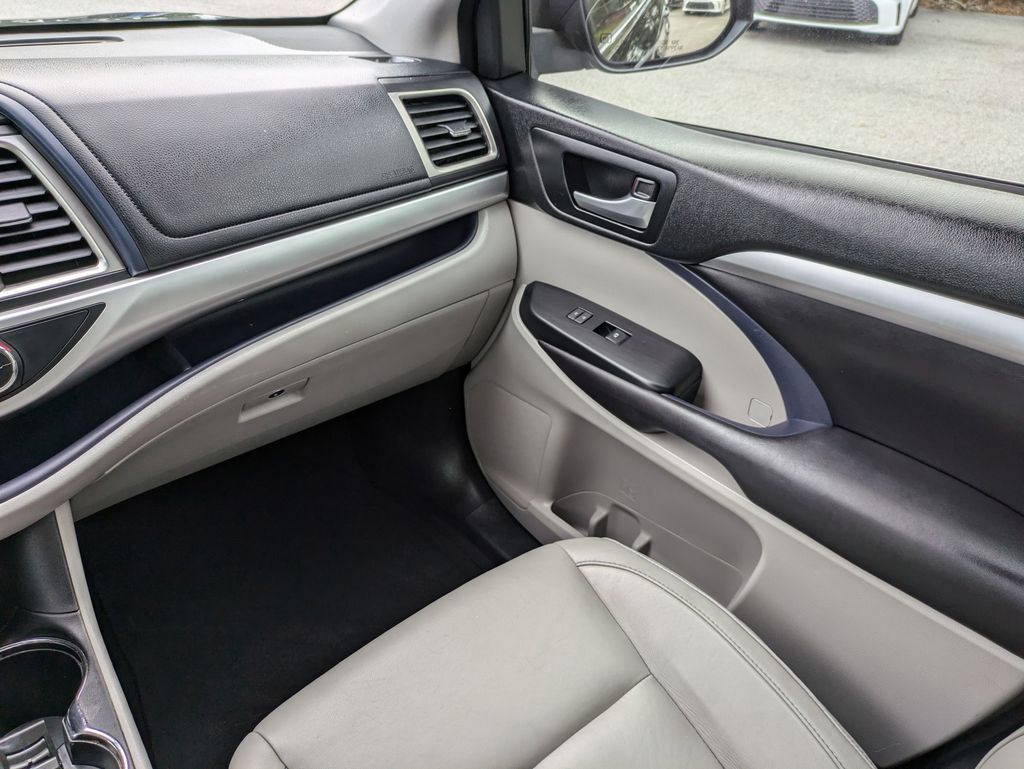 Used 2016 Toyota Highlander SUV