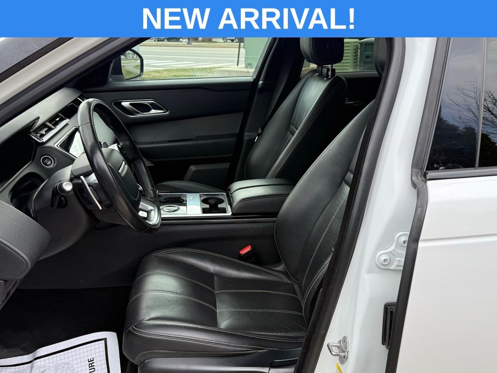 Used 2019 White Land Rover SE R-Dynamic image 28