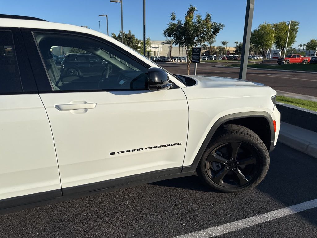 Thumbnail: 2024 Jeep Grand Cherokee L - 3