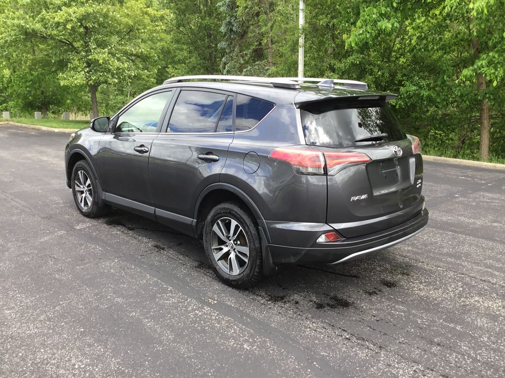2018 Toyota RAV4 XLE 3