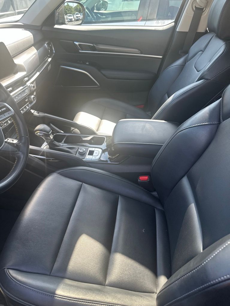 Used 2024 Green Kia S image 2