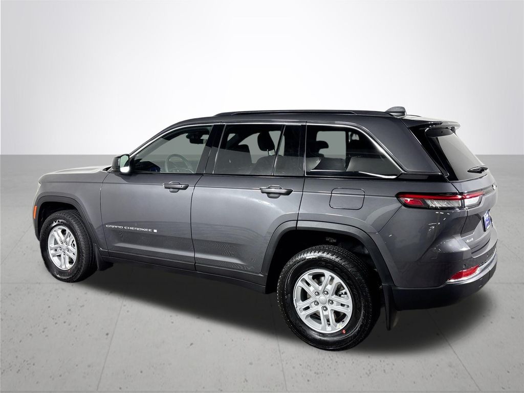 2025 Jeep Grand Cherokee Laredo photo 4