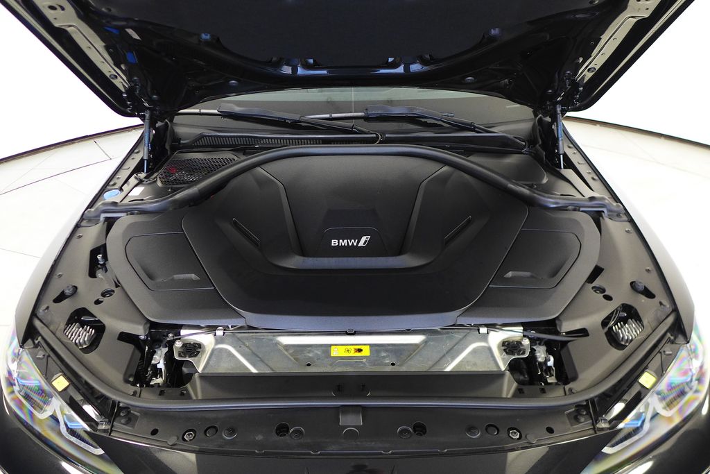 Thumbnail: 2022 BMW i4 - 6