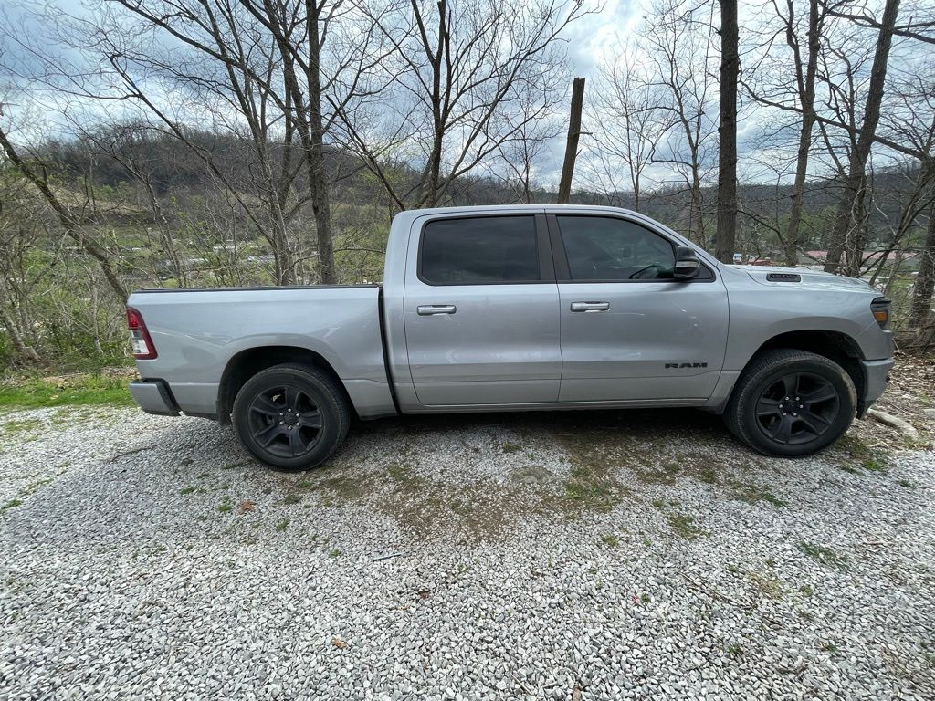 View vehicle photo 5