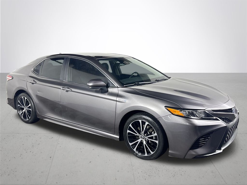 2020 Toyota Camry Hybrid SE