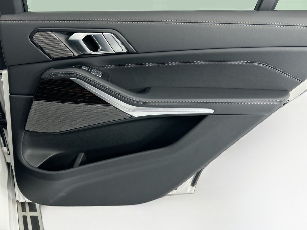 Thumbnail: 2026 BMW X7 - 26