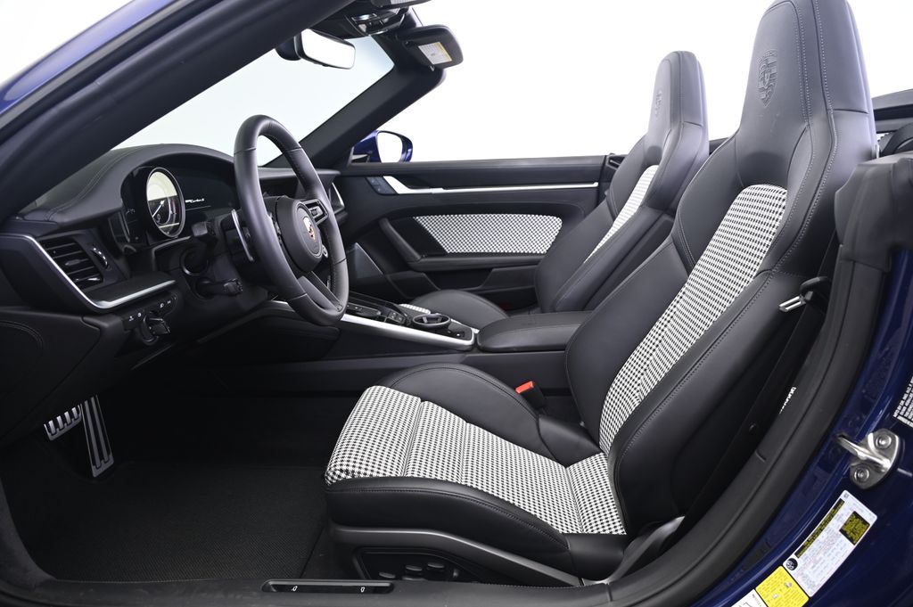 Thumbnail: 2024 Porsche 911 - 25