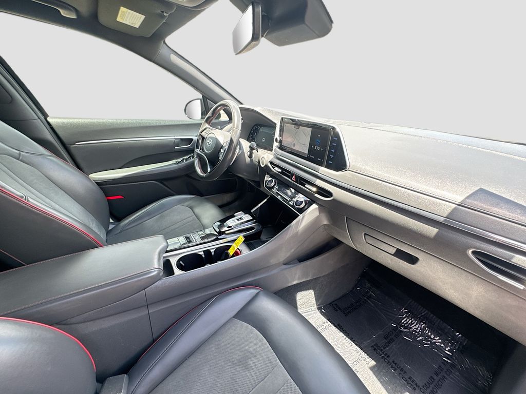 Used 2022 Black Hyundai SEL Plus image 29