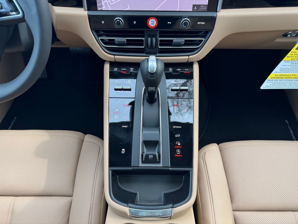2025 Porsche Macan  22