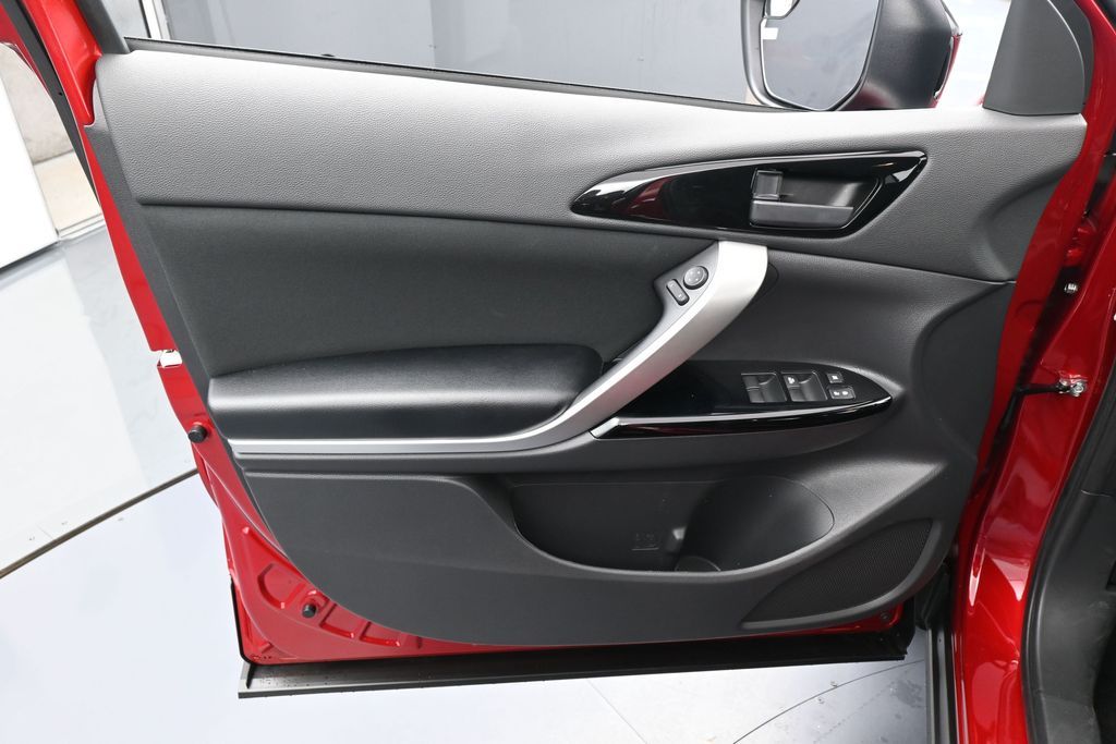 New 2026 Red Mitsubishi LE image 12