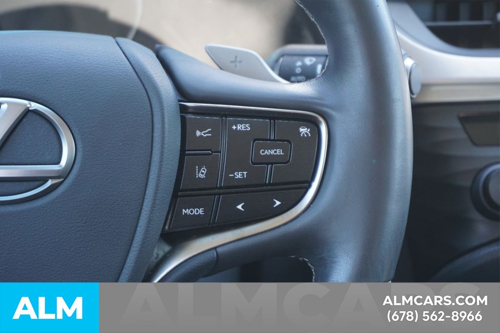 Used 2019 White Lexus 350 image 29