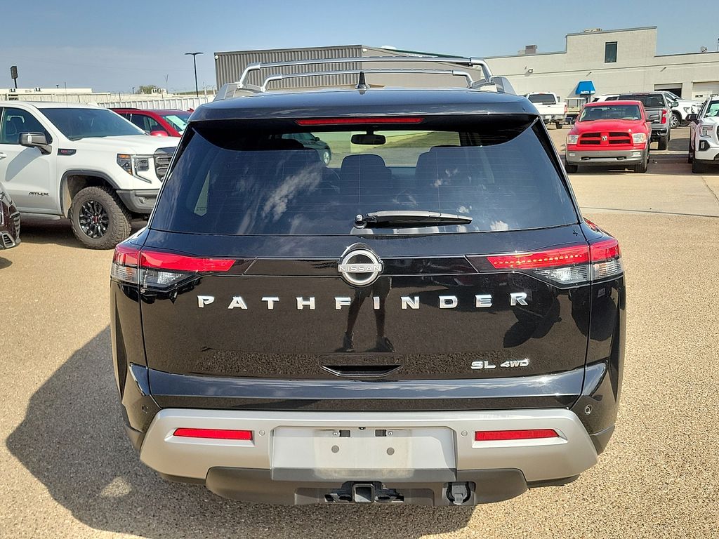 2022 Nissan Pathfinder SL - 8