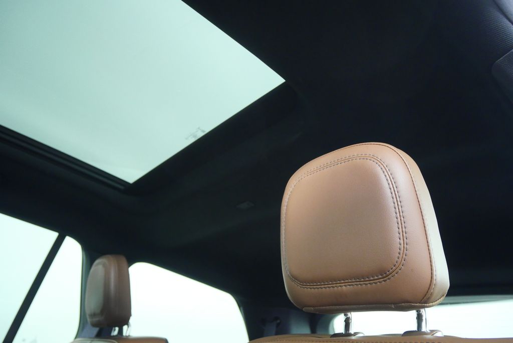 Thumbnail: 2022 Lincoln Aviator - 17